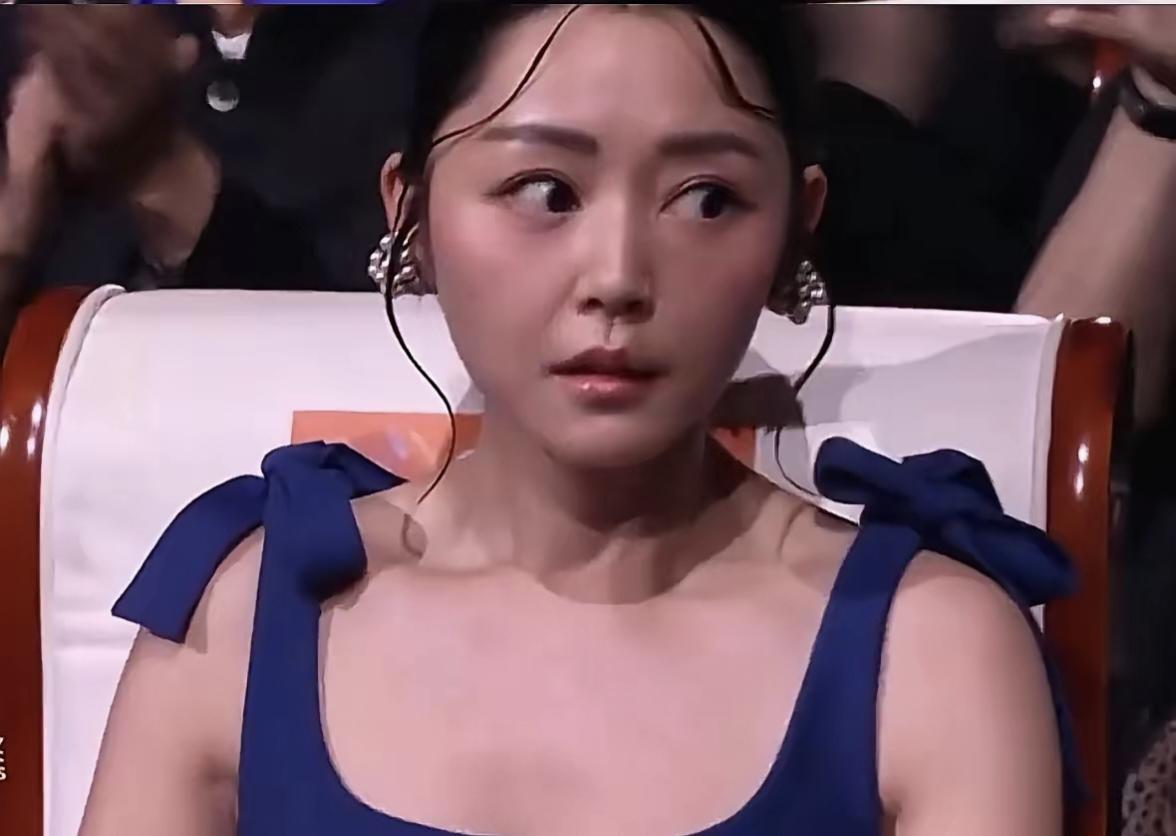 百花奖最佳女主角爆冷，卫诗雅意外获奖，紧张激动尴尬全写在脸上
拿奖这事儿，有人等
