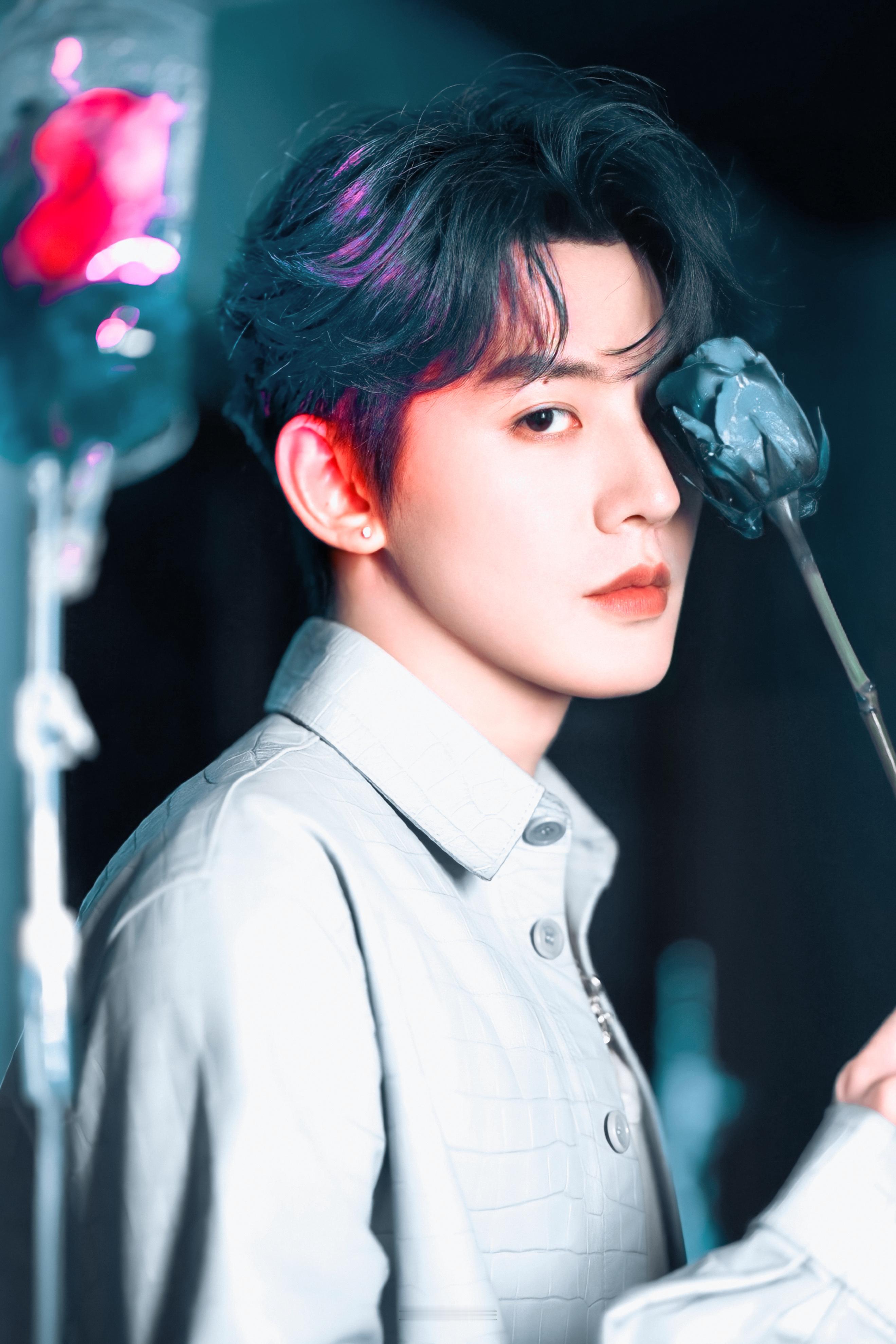 邓为内娱现役法拉利·邓为·2025年度时尚封面人物TOP10 愿你心中有爱，眼里