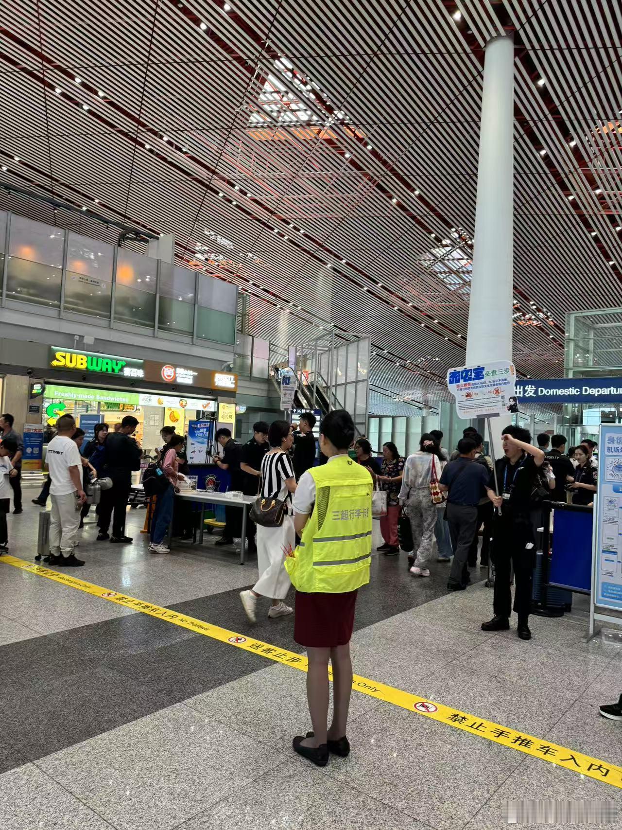 国外生产的充电宝不检查3C标志最近的充电宝问题真的闹的沸沸扬扬，一边要加强管理国