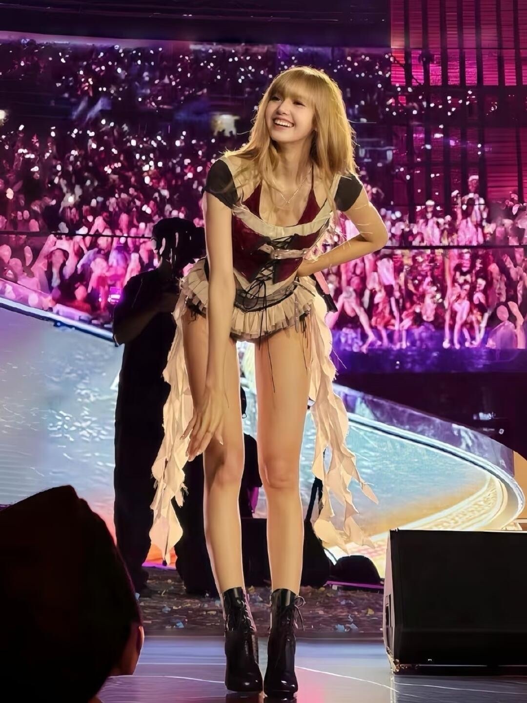 Lisa成为2026Met Gala主办方委员会的一员 