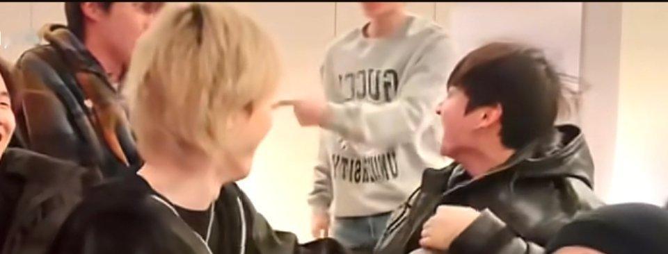 真儿狠狠推了老猪屁股一把后手法娴熟的甩锅诡秘我要笑死了 