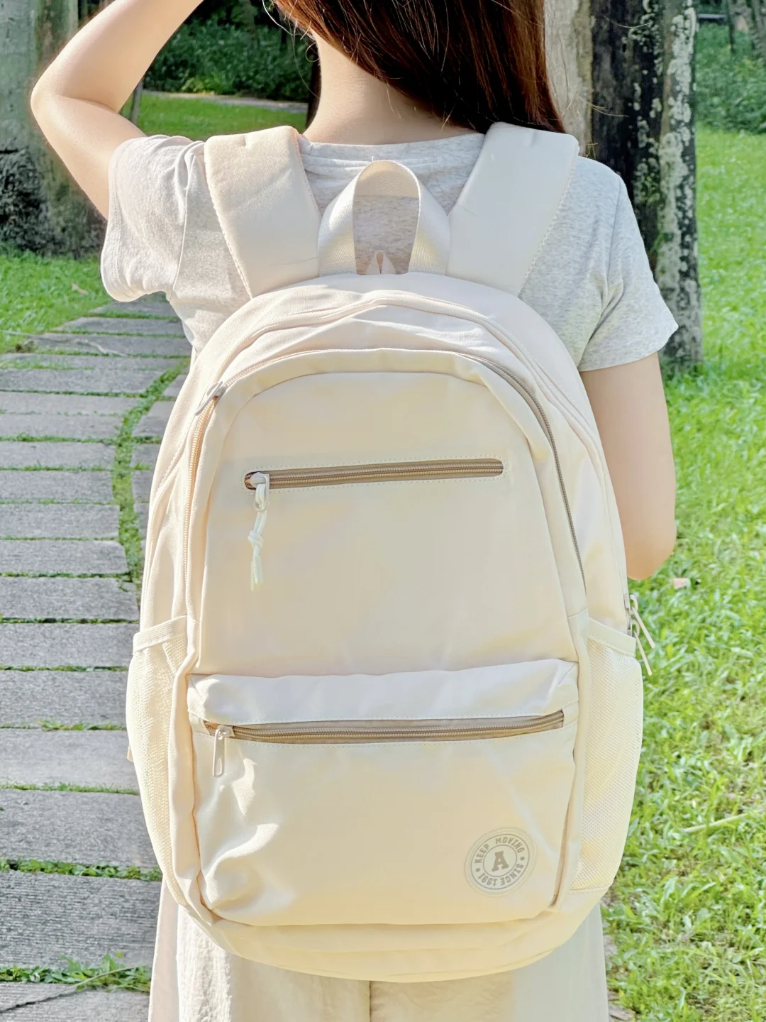 迫不及待想要开学了！好喜欢我的奶油白书包