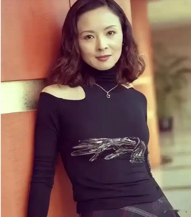 医生判最多活一周，生命进入最后倒计时后，59岁的周洁砸了27万美元包机回国，硬是