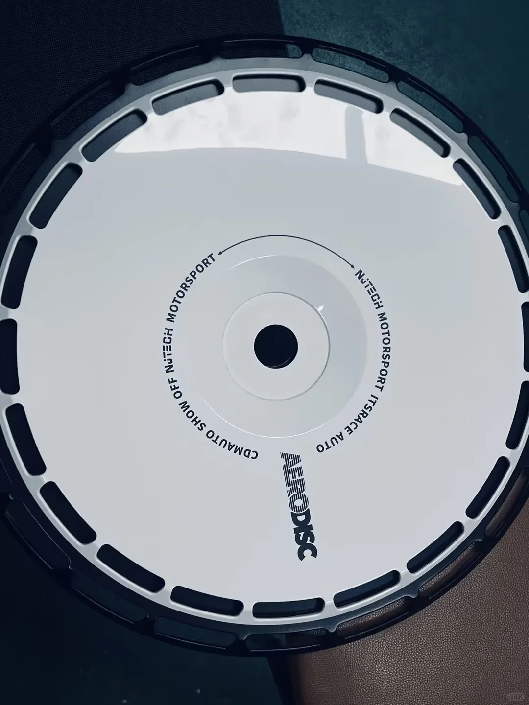 你们看22寸的轮毂盖有多大