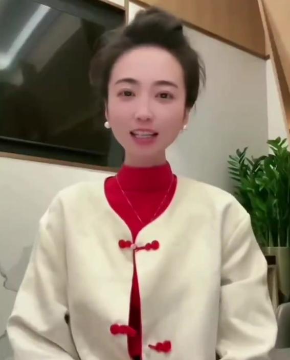 白珊珊这个名字又出来了！这是怎么了，当初的恒大歌舞团难道想要死灰复燃？
回想当时
