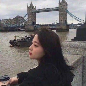 不要怪别人权衡利弊，只问自己价值几何，只要你够本事，你的位置无人代替。 