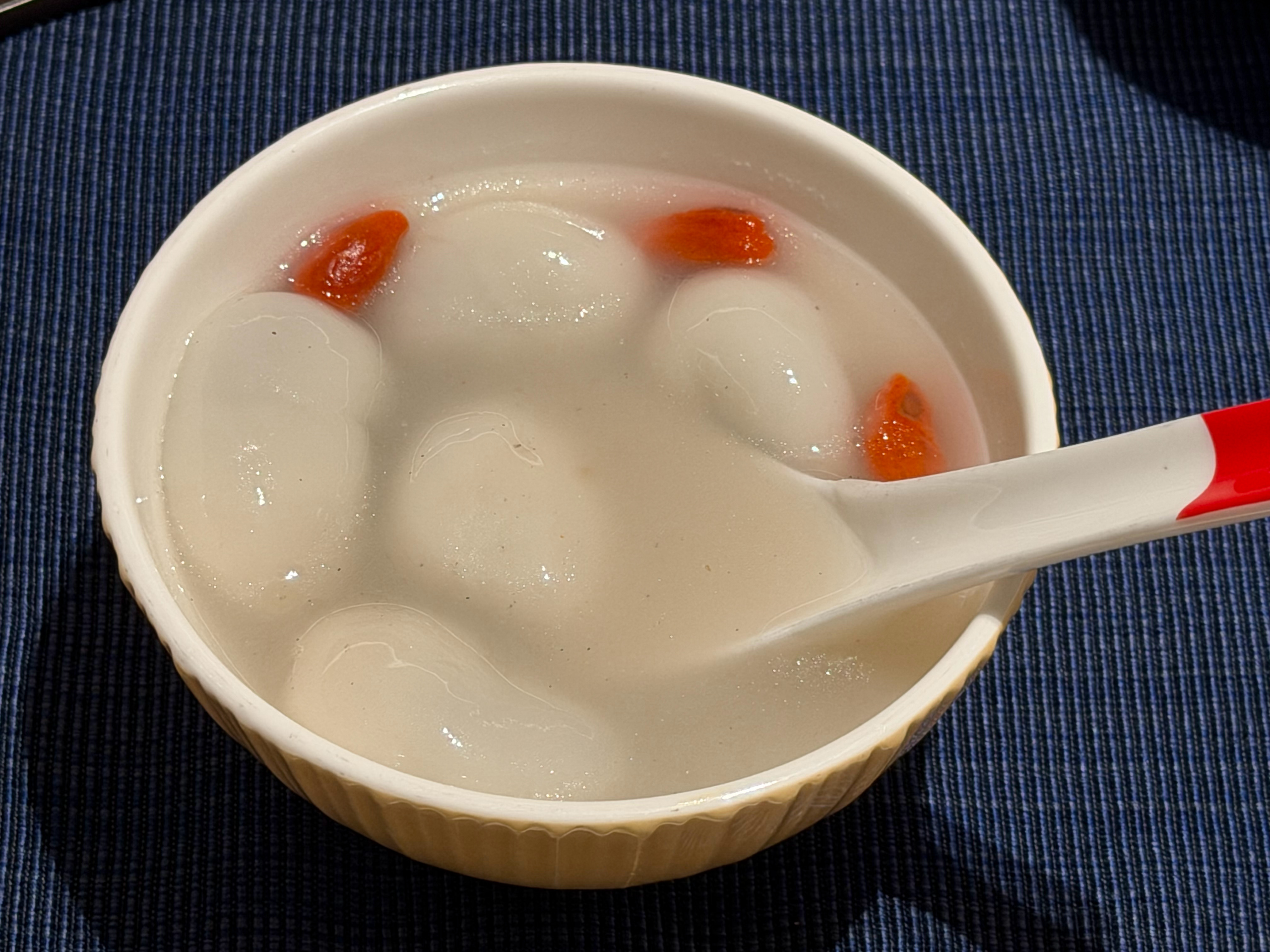 冬至，吃个汤圆吧，就当吃饺子了