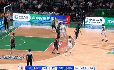 辽宁上半场49-56落后吉林，杨鸣指导中场休息开骂吧！
北京时间3月9日，辽宁上