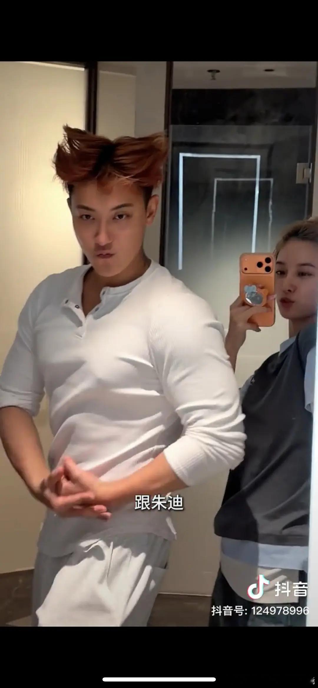 黄子韬徐艺洋cos狐兔cp给我笑的