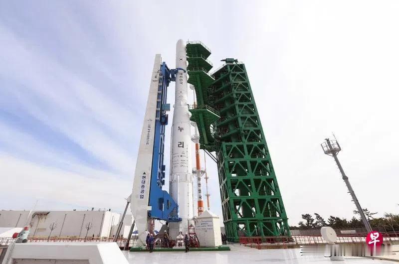 韩国什么时候这么厉害了 ？不能 一拖13课   韩国自研火箭世界号 27日凌晨载