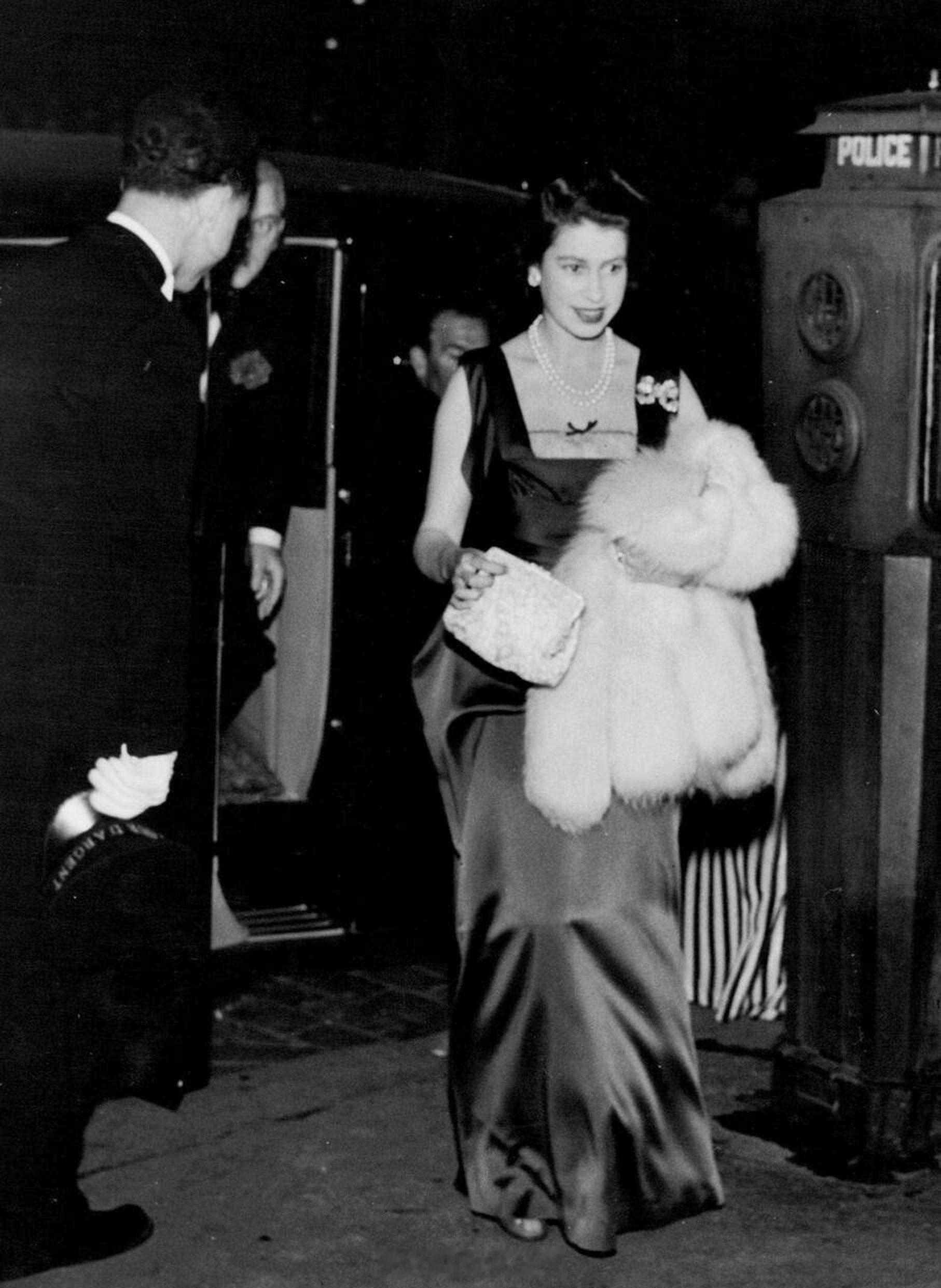 英国王室  多塞特钻石蝴蝶结胸针科普🔗网页链接多塞特钻石蝴蝶结胸针组图📸网页