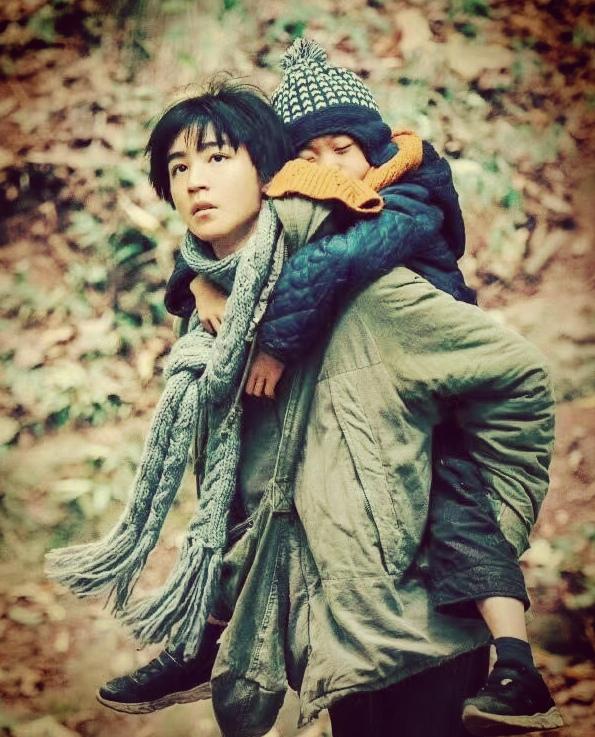 突然想起险些忘了跟你说，晚上看了部电影《野孩子》，马亮和轩轩的故事让人感动，要泪