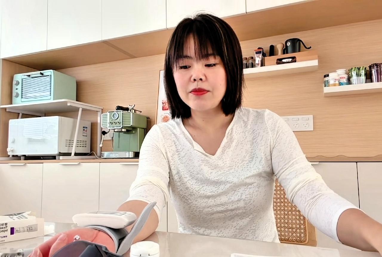 苦茶丹丹香，疯狂减肥，高压70低压50！
伙伴们，今天血压高压70低压50，这都