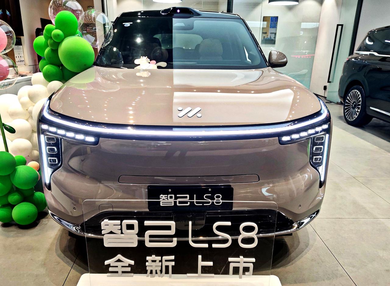 全新《智己LS8》三大件优势
   智己LS8是上汽集团智己汽车旗下，一款科技旗