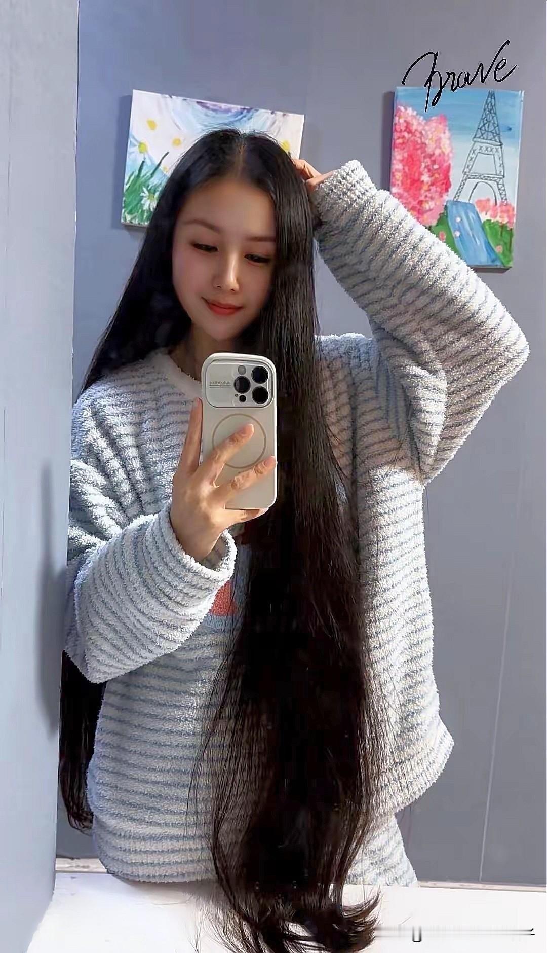 自拍神器，长直发，温柔微笑，居家自拍，简约风格