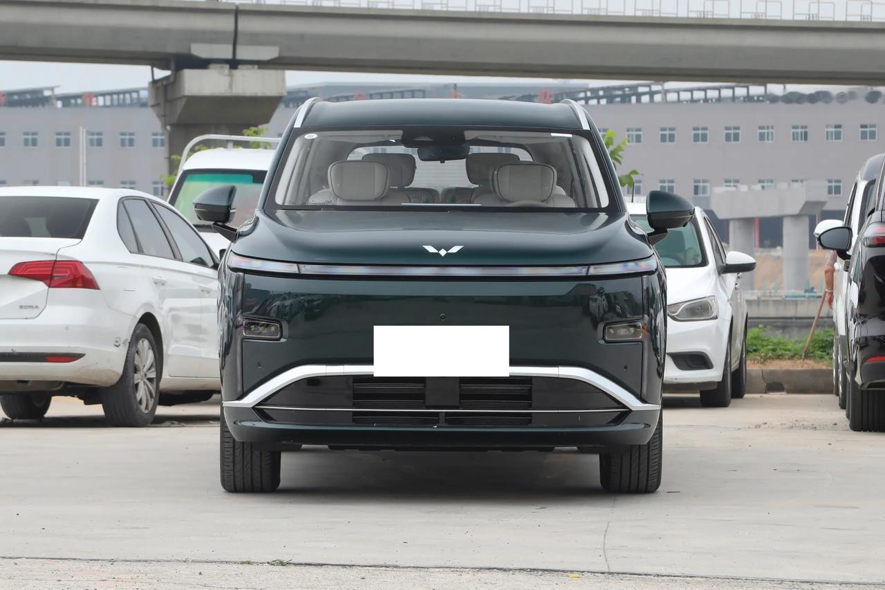 我不太认同把星光L叫作“半价理想”。它和老款星光S一样，核心还是五菱擅长的实用、