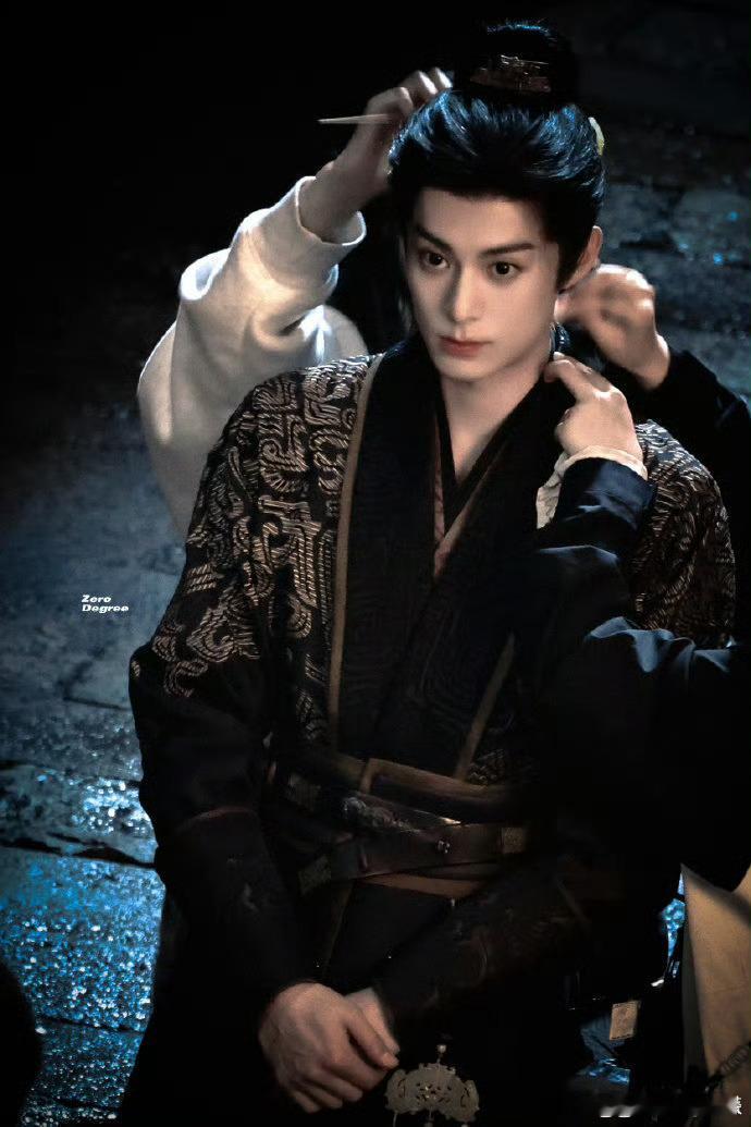 王鹤棣转刀是自己转的王鹤棣转刀不是特效不依赖特效加持，不使用替身走位，王鹤棣靠着