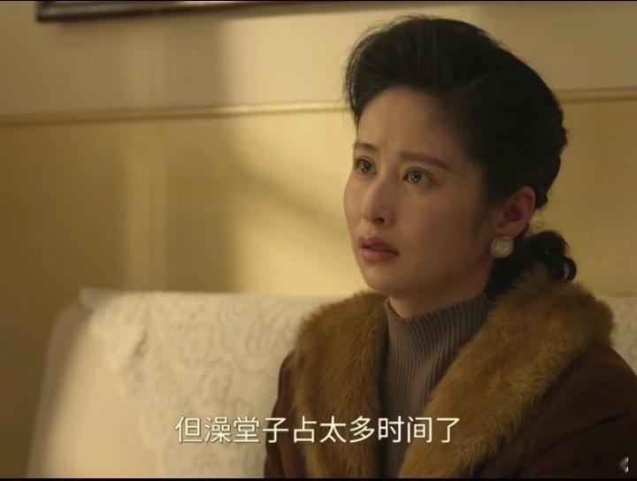 六姊妹 《六姊妹》第28集何家丽认为四妹何家欢的事业正处于上升期，没有必要为一个