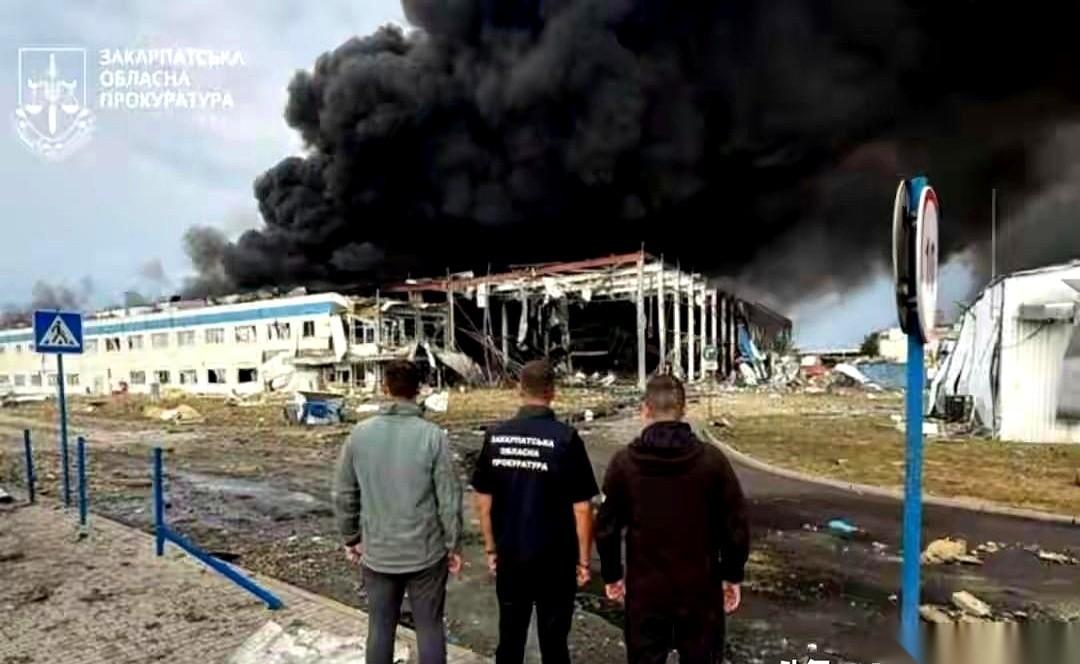 乌克兰这次，直接把手伸向了核武器的发射架。
他们动用了多枚“火烈鸟”巡航导弹，目