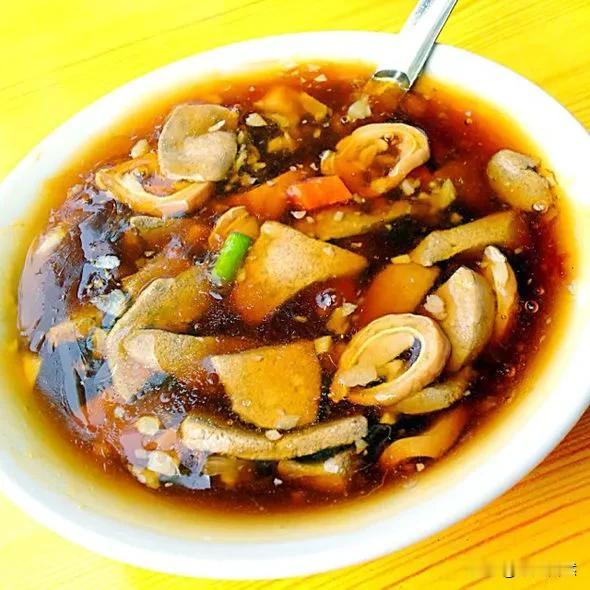 包含牛肉且味道超棒，25元很值。