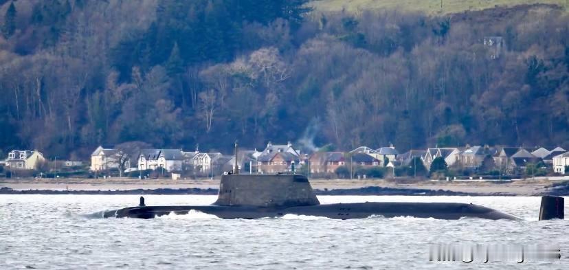 🇬🇧英国皇家海军“机敏”级核动力攻击潜艇于2026年1月10日离开克莱德海军