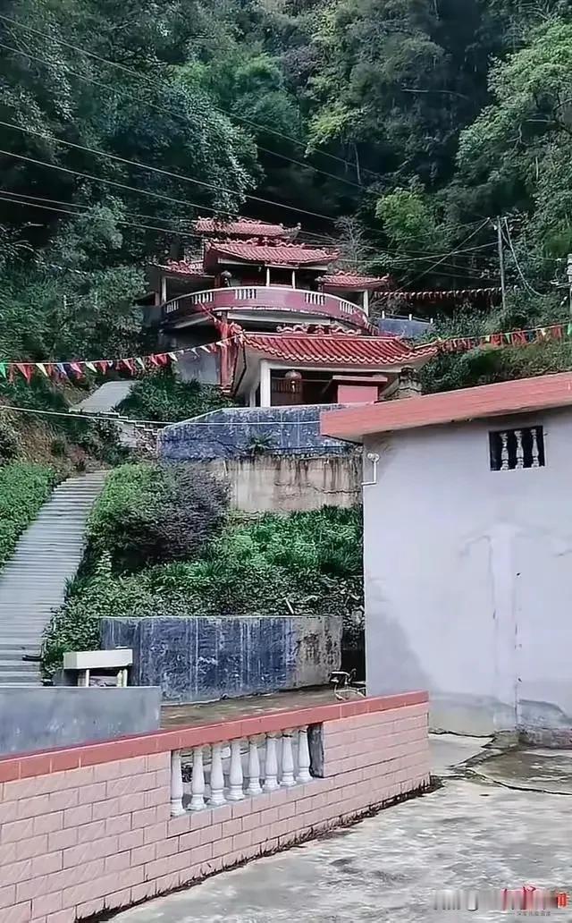 #福建龙岩山体滑坡2失联村民去世##一地方山体滑坡# #塌方幸存者# #有山体滑
