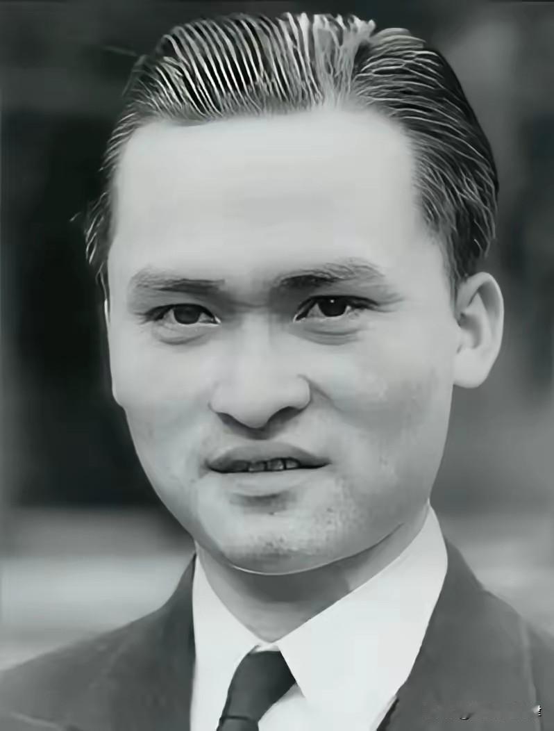 1942年，24岁中国船员坠海，生吃活鱼喝鸟血撑133天，获救时船员狠心拒救
 