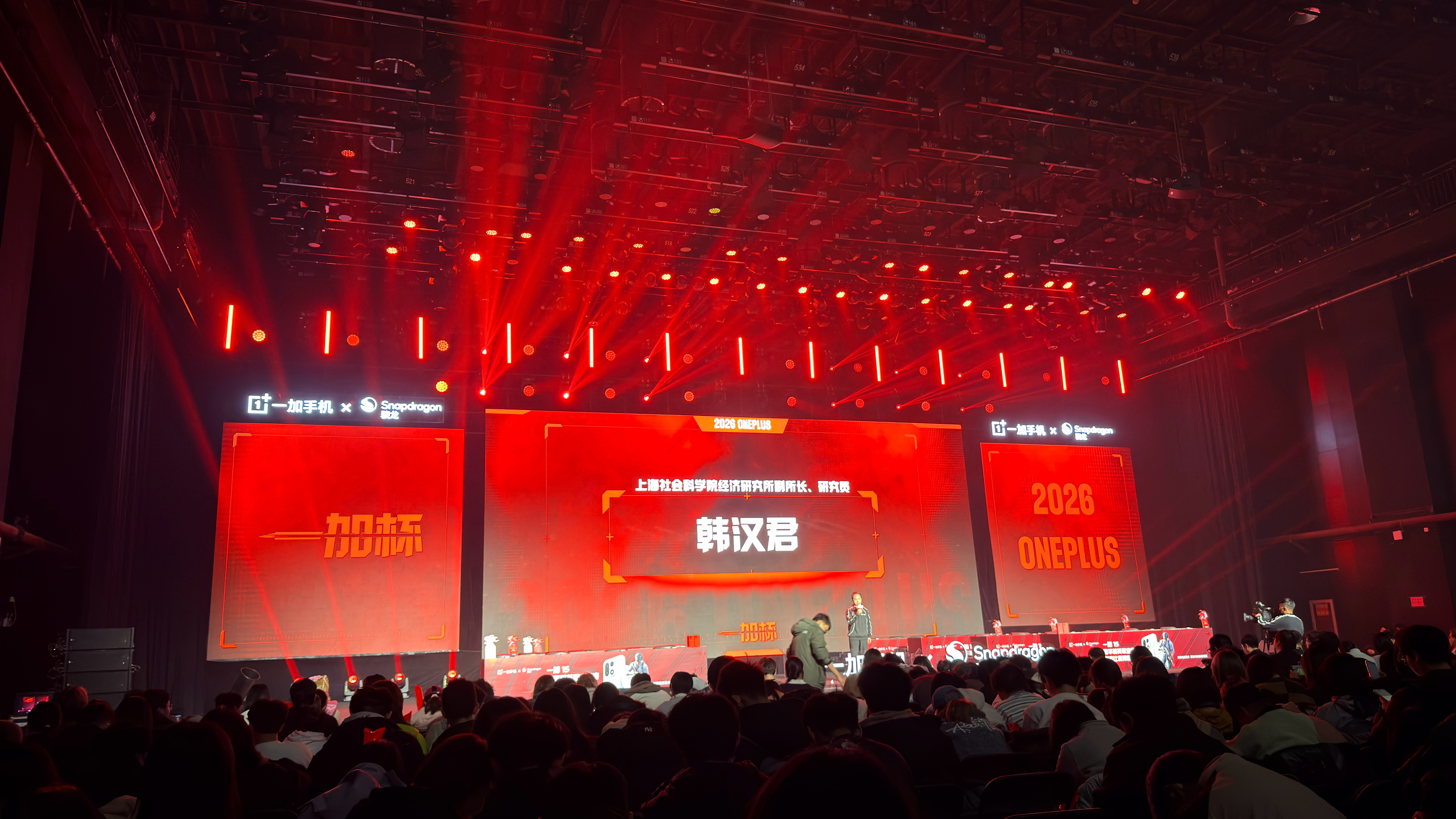 和平精英官方授权，2026年「一加杯」高校枪神大sa全面升级。赛事全程对标职业联