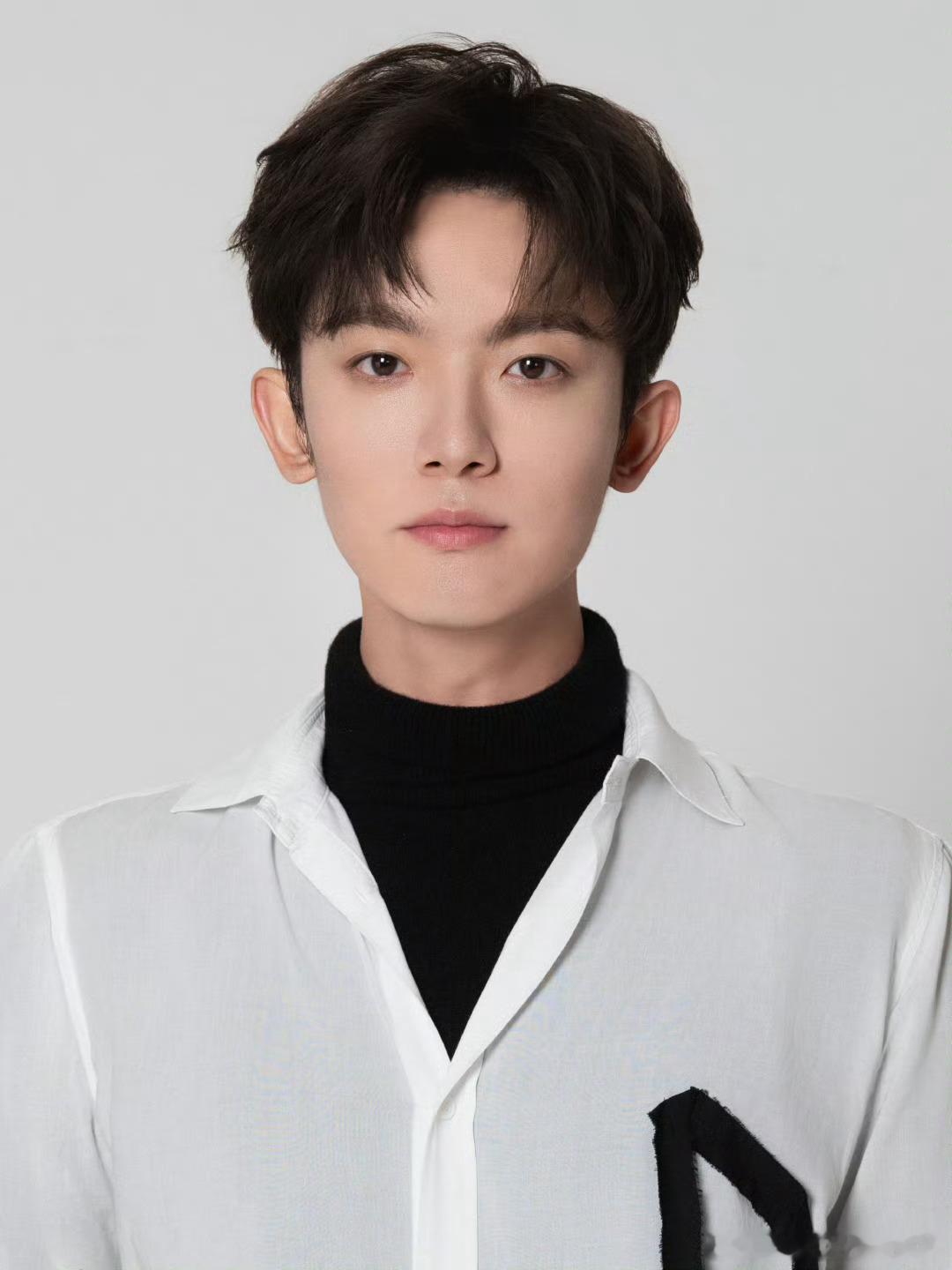 忍就是赵露思不忍就是李明德  网友辣评：“忍就是赵露思不忍就是李明德”，娱乐圈水