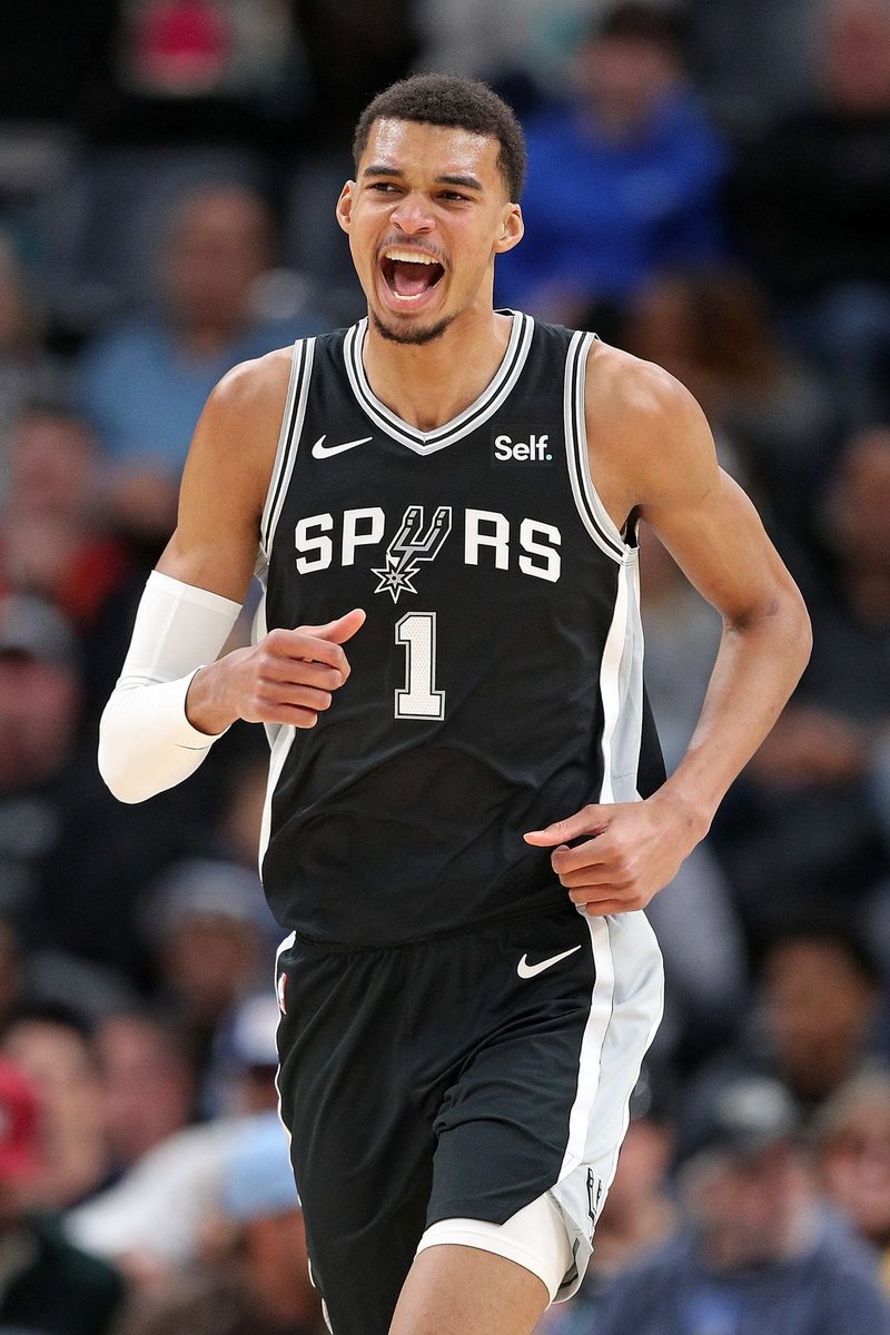 太炸裂了！今天的文班亚马……——全场出战39分钟——24投12中，三分球10中4