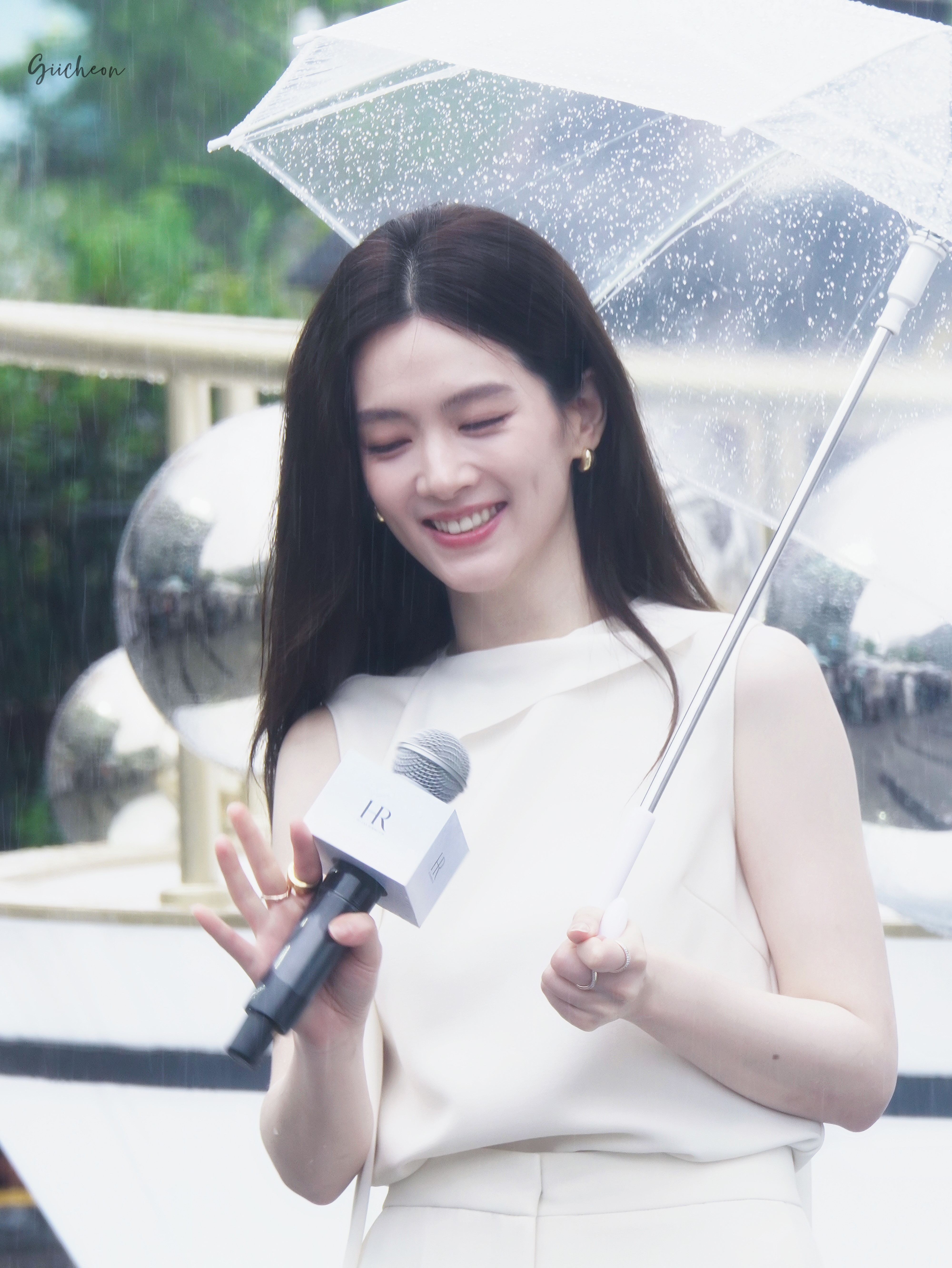 陈昊宇笑起来有两个小酒窝甜甜的好美~Ⓒlogo 