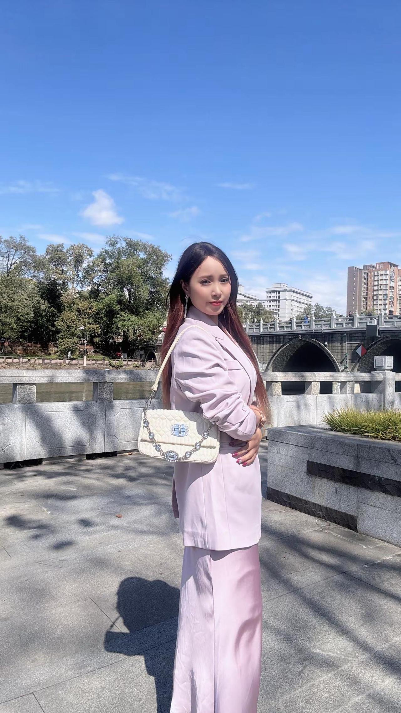 未来的先生，我88年，38岁，没车没房。我允许你大我5岁，小我5岁别总盯着年龄小