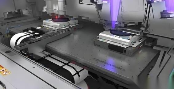 美国：绝不允许把使用美国技术的光刻机卖给中国。中国：绝不允许把使用中国稀土的光刻