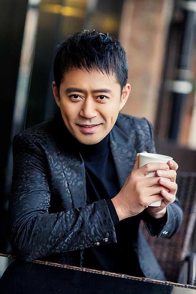 演员刘均说，作为演员你还是要拿作品来说话，跟观众去交流，跟观众对话，我们以前如果
