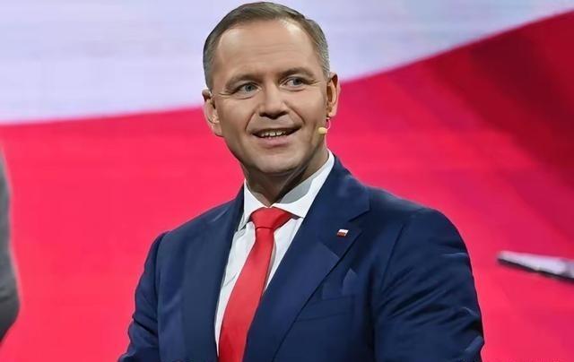 波兰总统纳沃茨基签署一项法律，根据该法律规定，所有赴乌克兰参战的波兰公民将免除相