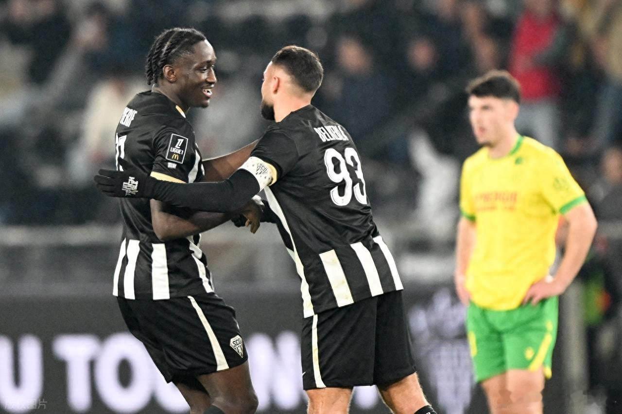 4-1，法甲第11大胜法甲8冠王，迎2连胜，18岁法国新星利剑出鞘昂热赛前的4轮