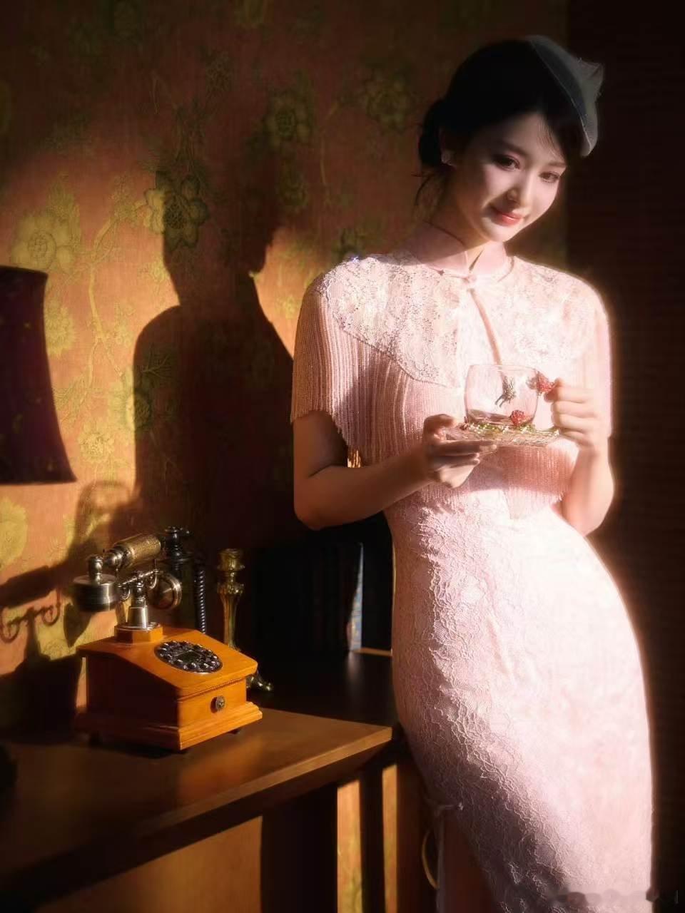 王楚然新剧大小姐的衣橱救命啊楚然这一秒过火的妆造太顶了，我看路透差点尖叫，每一套
