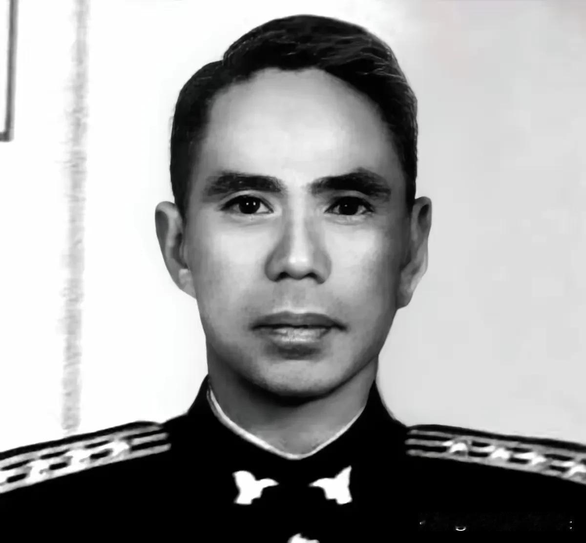 军统史上最致命的叛徒，叫李开峰。
他不是带走一份情报，他是直接拔掉了整个情报网的