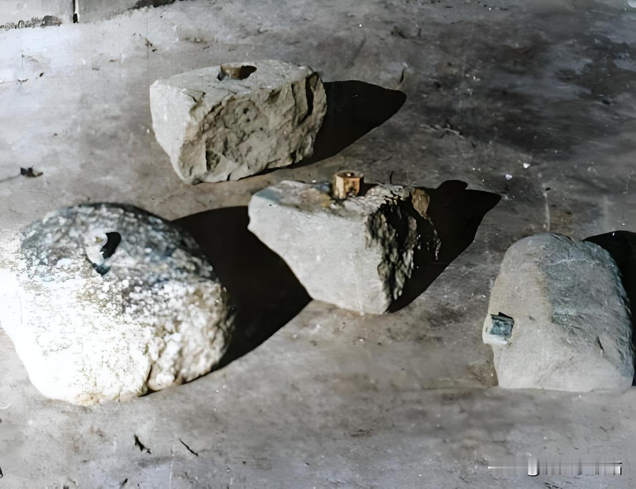 在陕甘宁边区，民兵们巧妙制造出了威力巨大的石雷，这些地雷成为了他们对抗日寇的有力