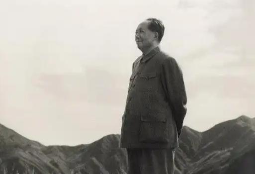 看懂伊朗才明白：毛主席给这个国家留下的，是永远打不碎的脊梁！！
 
德黑兰那场空