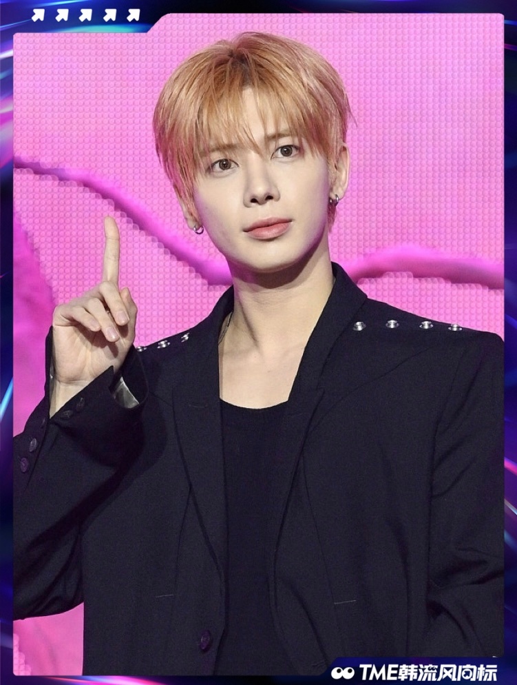 TXT回归 TXT在今日的媒体展示会上表演了专辑7TH YEAR的主打曲《Sti