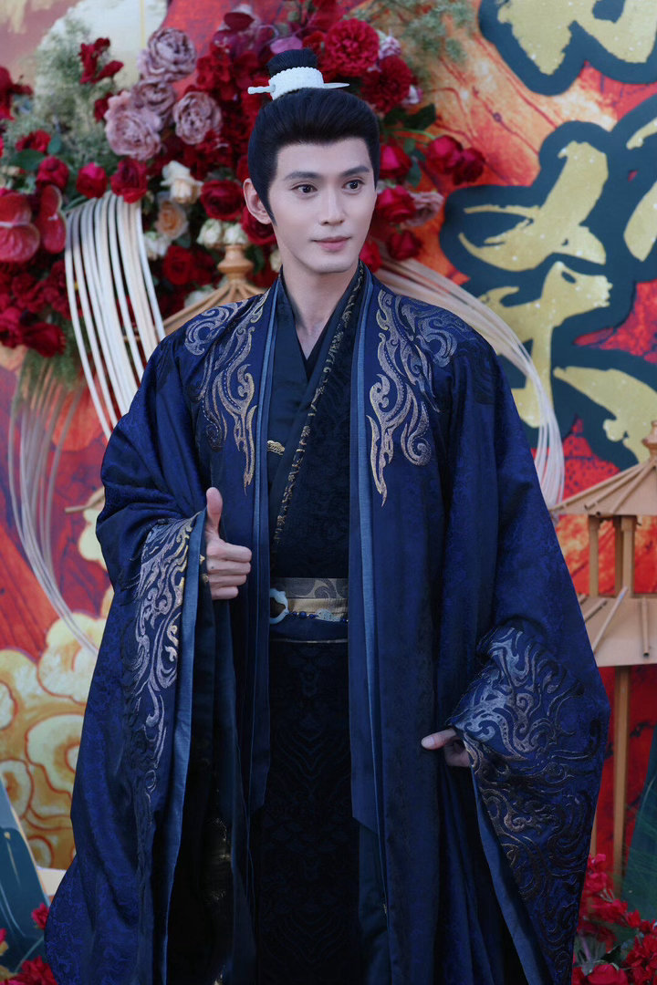 徐正溪原名叫徐政徐正溪痛失艺名 演员表上“徐政（徐正溪）”这个写法真的太逗了，感