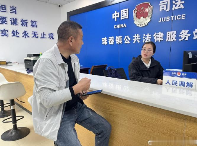 台州三门青年律师扎根基层做法治最美守护者 从伏案严谨审案，到田间温情普法，梅文婷
