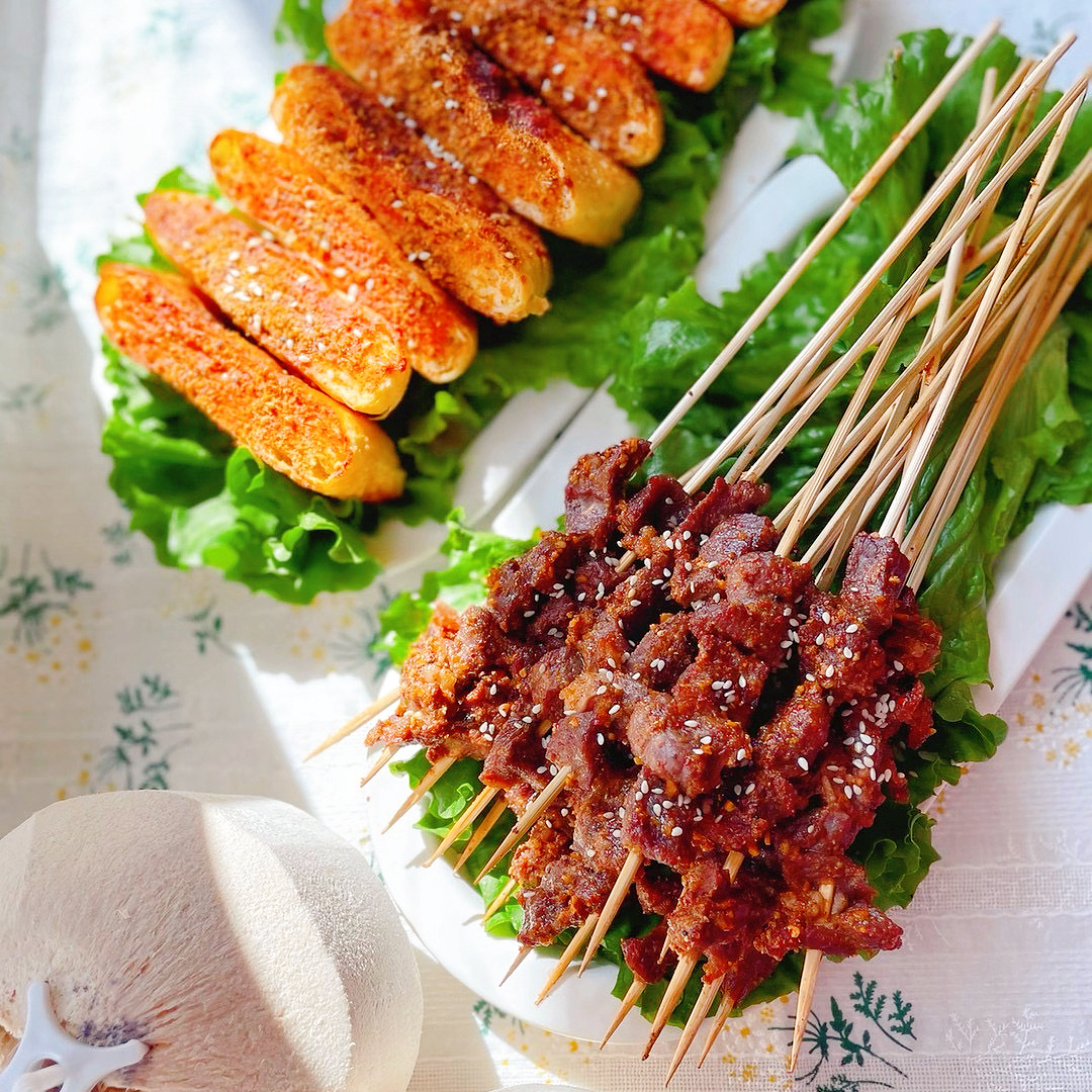 🧩🧩🧩今日份午餐孜然烤饼、烤串、自制麻辣烫再来一个小椰子🥥这才是周末的快