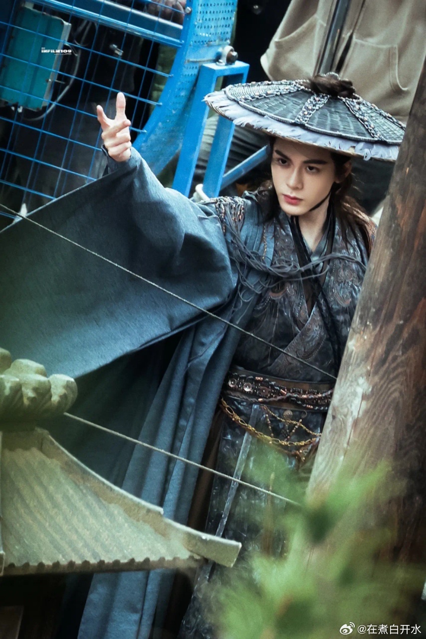 曾舜晞曾舜晞又在独自武侠了不知道曾舜晞的打戏很曼妙曾舜晞打戏行云流水，力道与美感