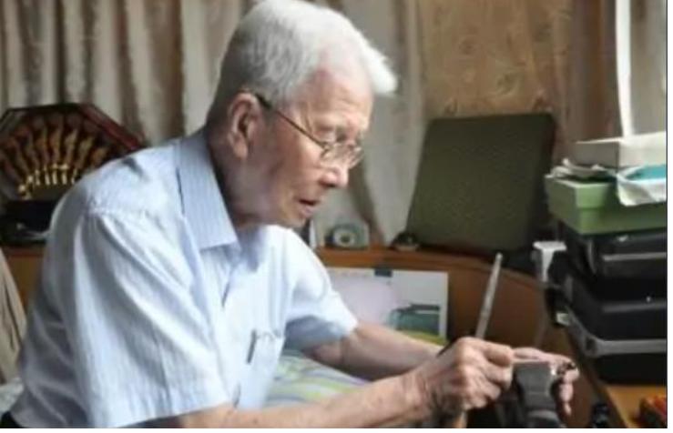 1948年，中国医生想开刀放血，攻克致死率100%的皮下坏疽症，所有人都说：“别