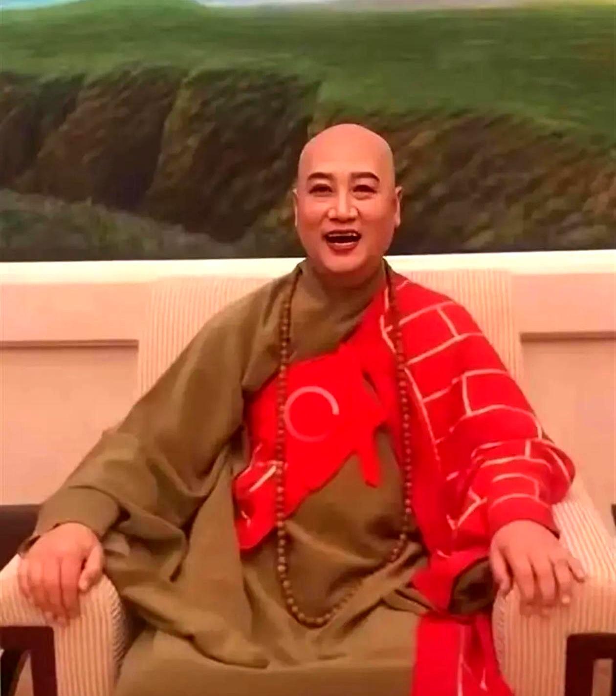 你说迟重瑞老师现在孤单吗？
我看未必！

人家当年演唐僧那会儿，多少姑娘追啊，现