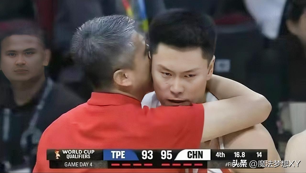 郭士强搂着李弘权耳语内容，
不查不知道，
一查才明白，原来郭士强是在
表扬他防得