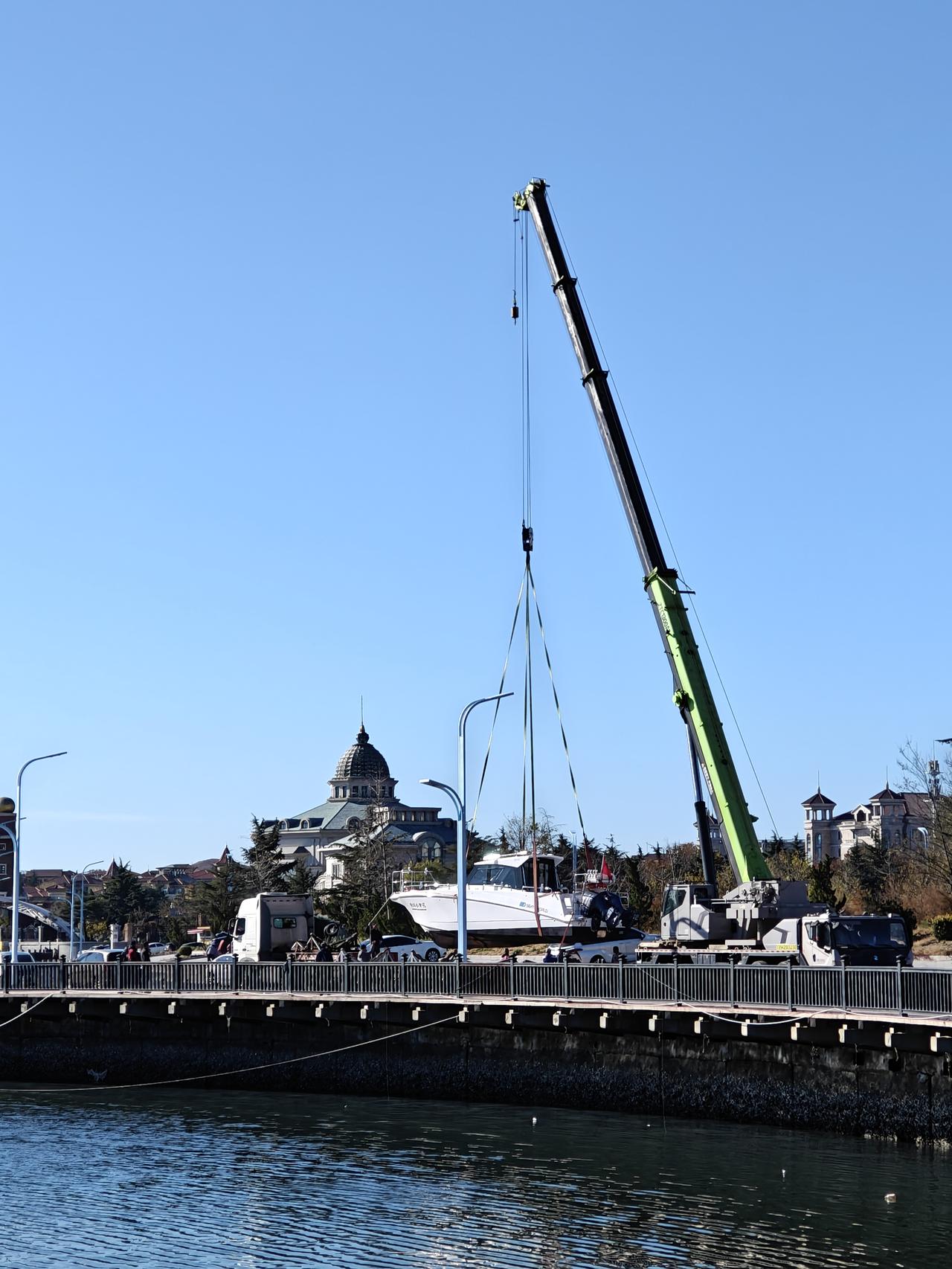 白天不懂夜的黑，两个阶层的人真的难以共情吗？最近某著名教培机构高层的一封信，引起