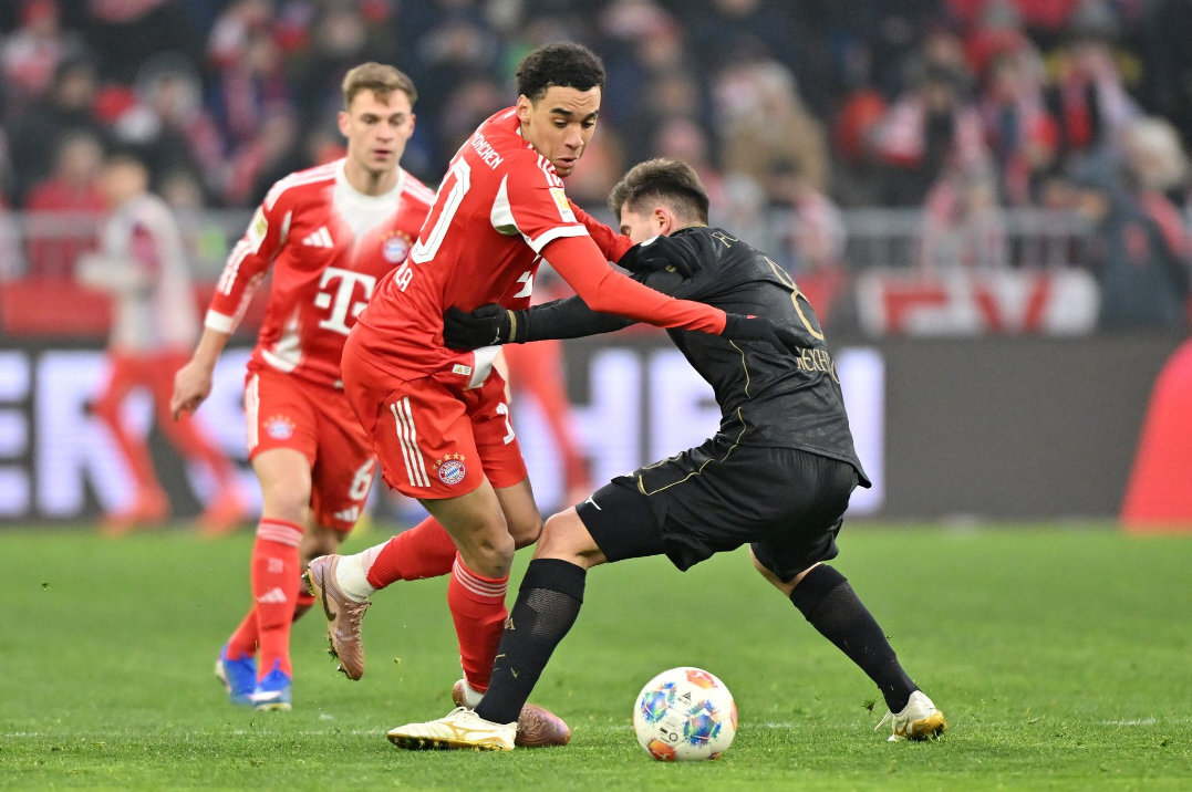 埃贝尔谈穆夏拉：“融入高水平的持续竞争并不容易。但他现在有半个小时的出场时间，正